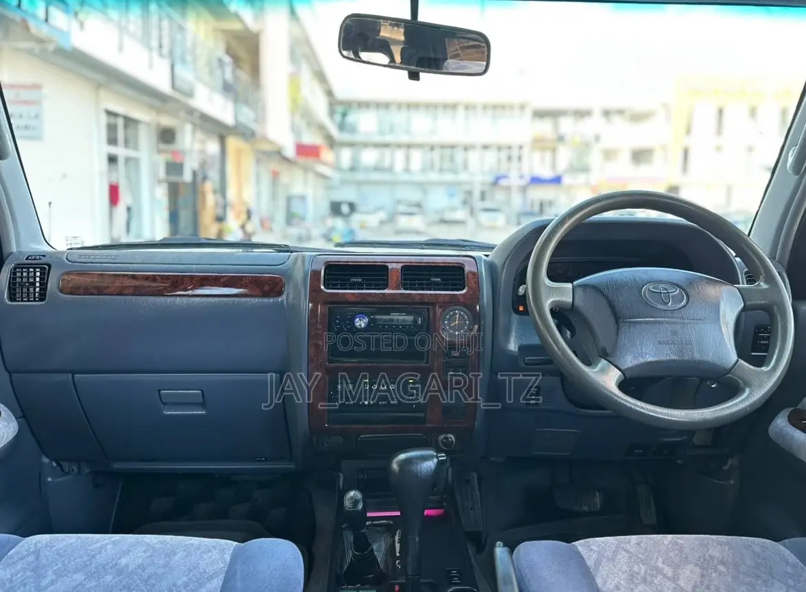 Toyota Land Cruiser Prado 2001 White