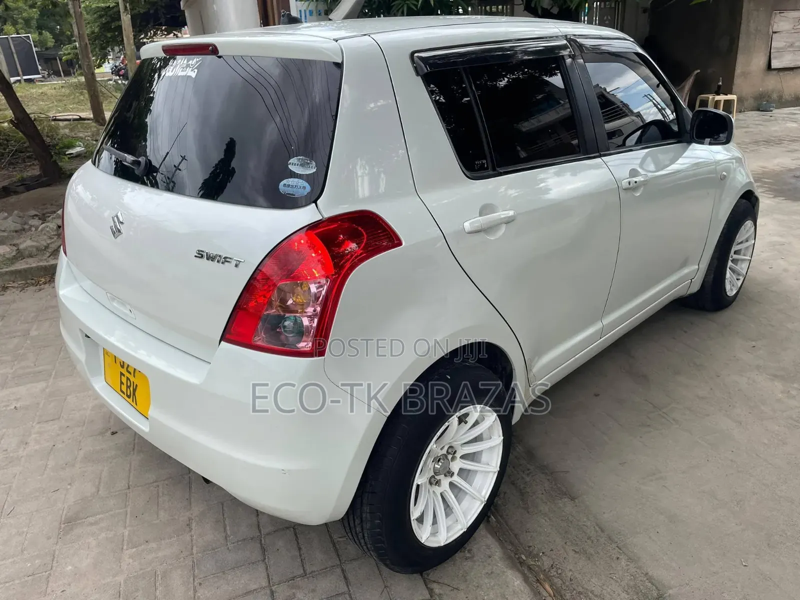 Suzuki Swift 2010 White