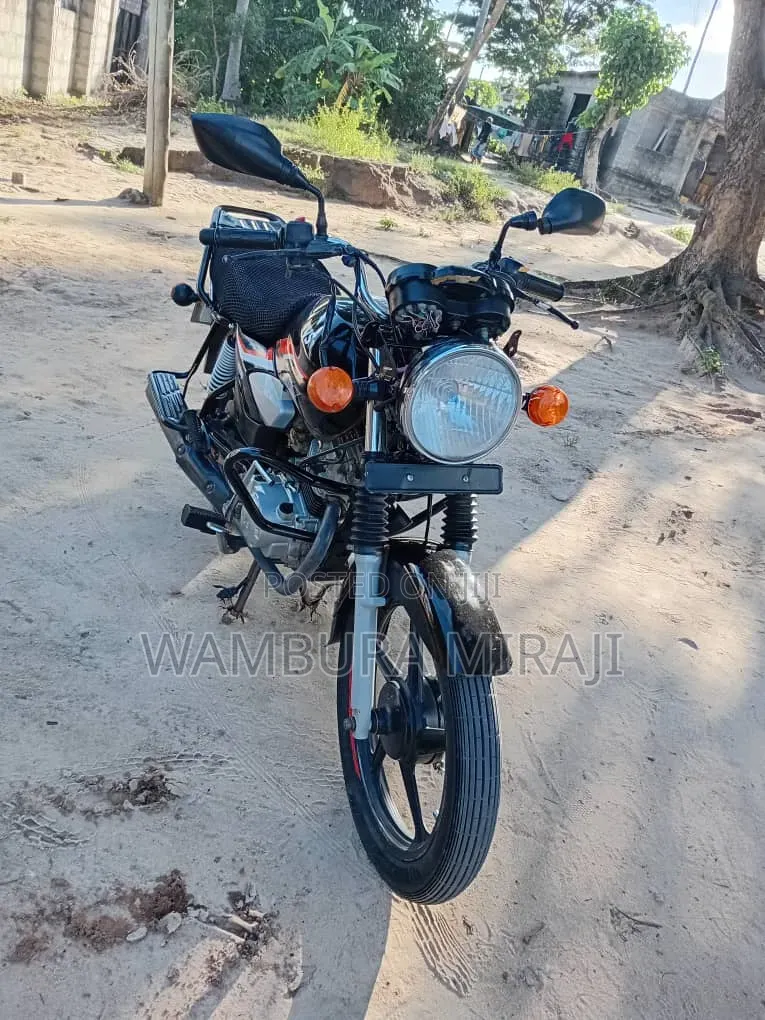 New TVS HLX 125 2025 Black