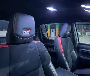 Toyota Hilux 2023 White