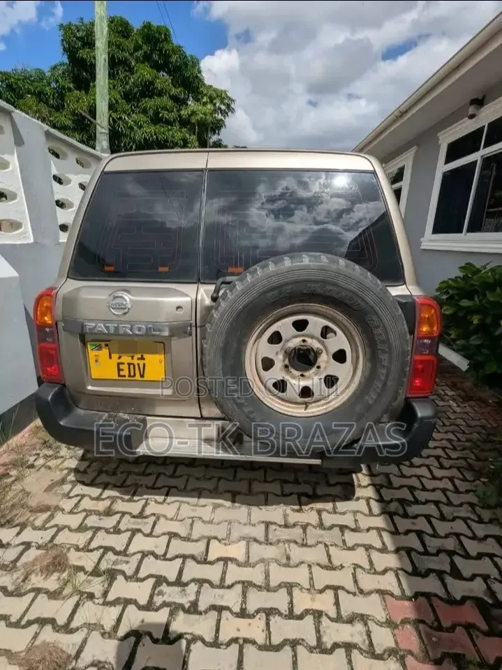 Nissan Patrol 2008 Gray