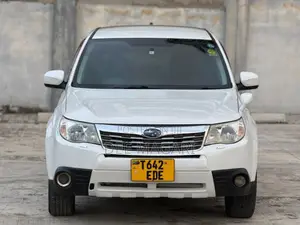 Subaru Forester 2010 Silver
