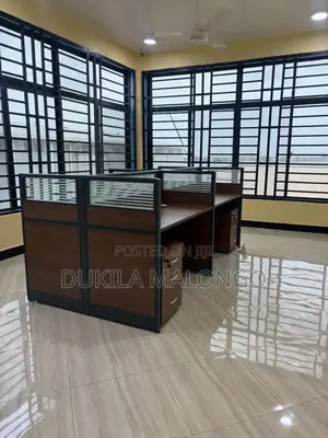 Meza Ya Office Nzuri Sana Ya Kukaaa Watu Wanne