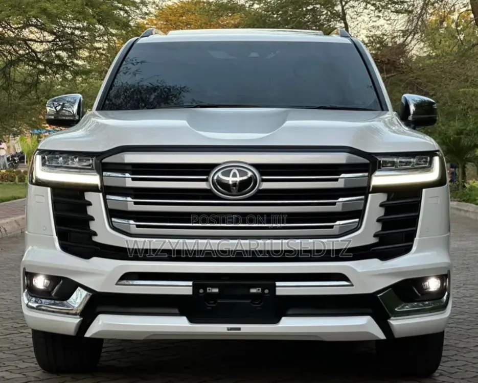 Toyota Land Cruiser 2024 Off white