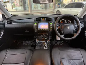 Toyota Crown 2006 White