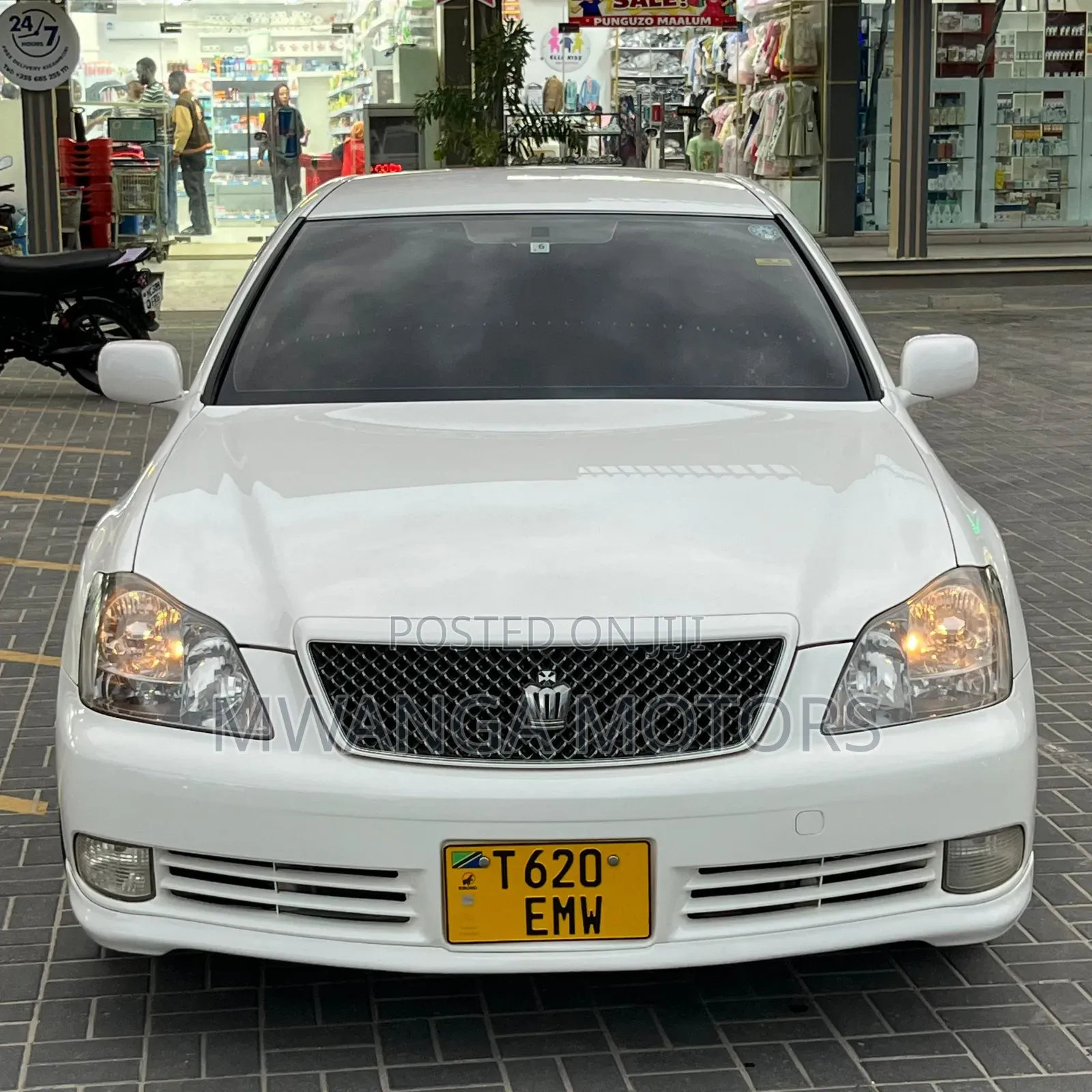 Toyota Crown 2006 White