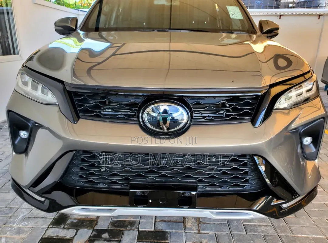 Toyota Fortuner 2024 Gold