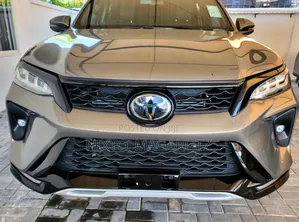 Toyota Fortuner 2024 Gold