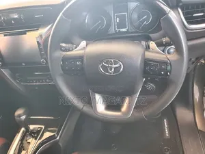 Toyota Fortuner 2024 Gold