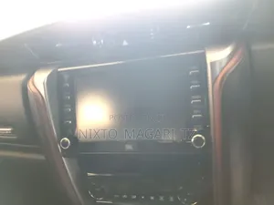 Toyota Fortuner 2024 Gold