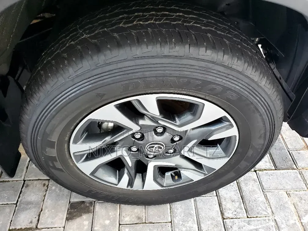 Toyota Fortuner 2024 Gold