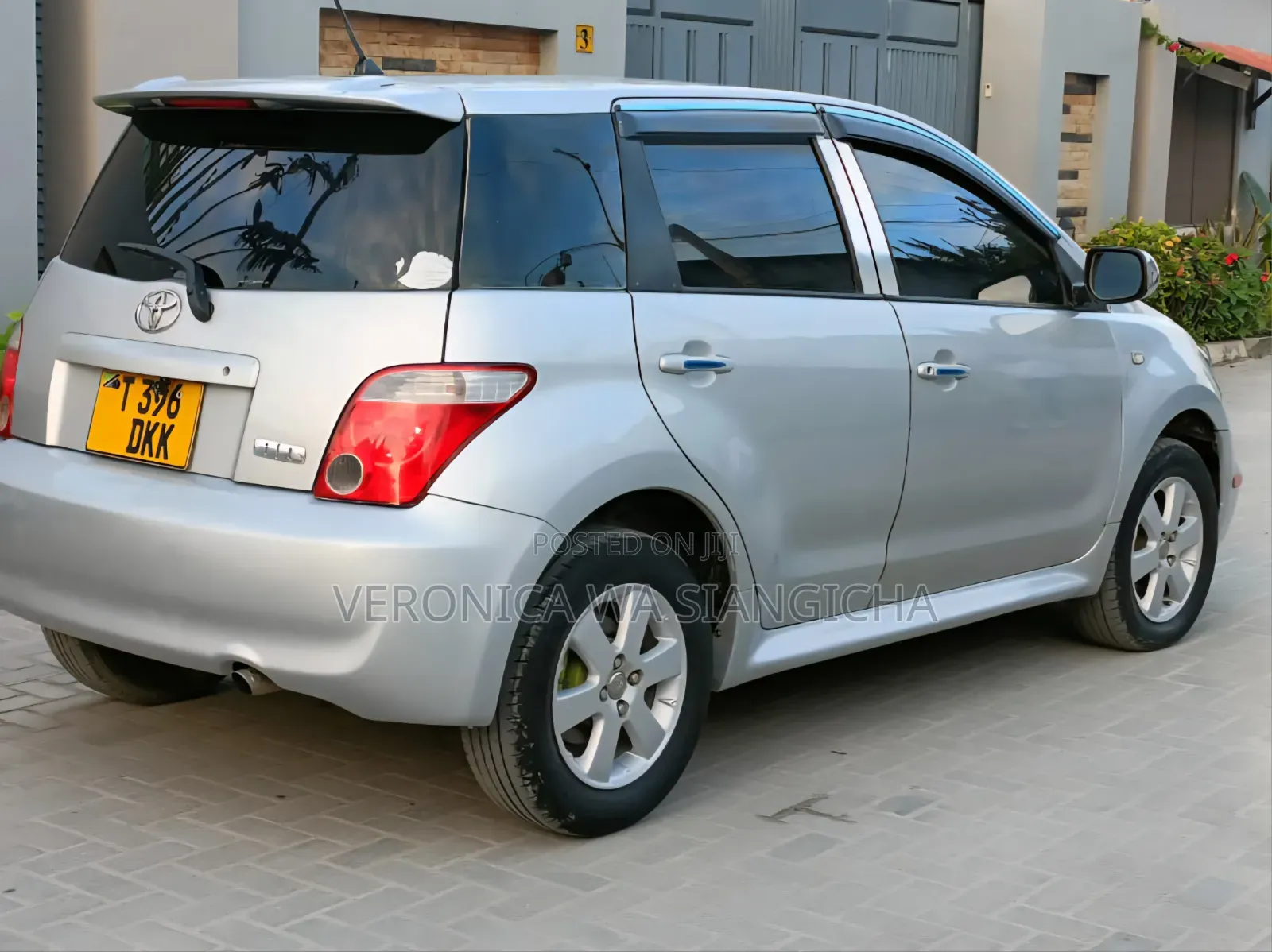 Toyota IST 2005