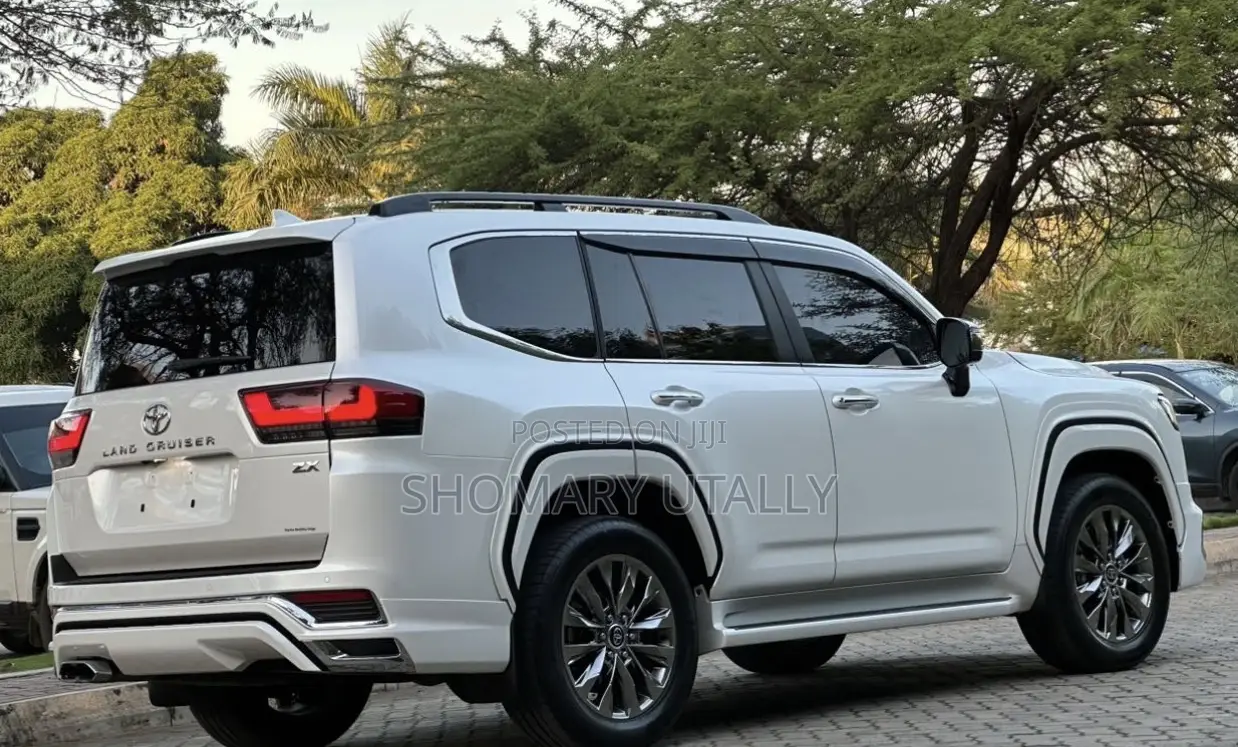 Toyota Land Cruiser 2024 White