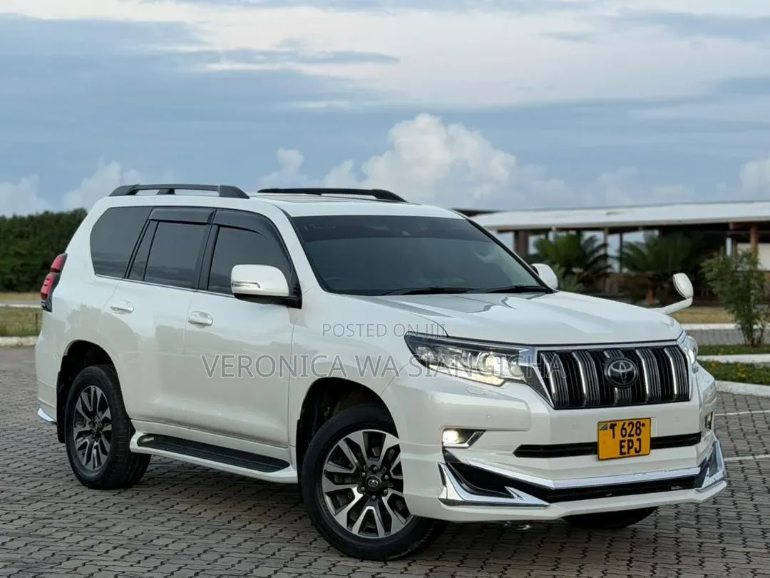 Toyota Land Cruiser Prado 2022 White