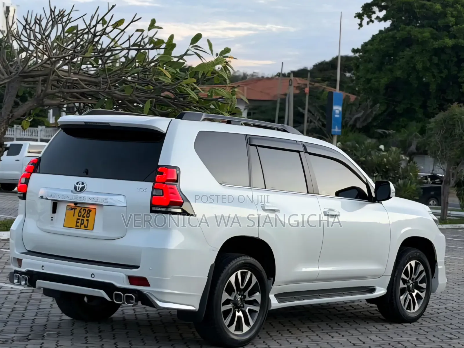 Toyota Land Cruiser Prado 2022 White