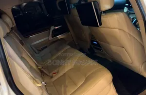 Toyota Land Cruiser 2016 White