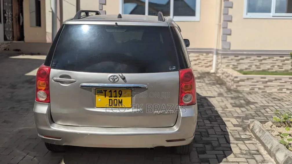 Toyota Raum 2005 Silver