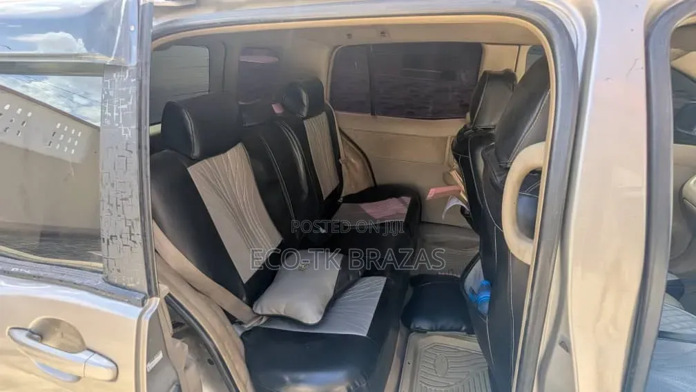Toyota Raum 2005 Silver