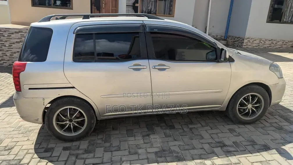 Toyota Raum 2005 Silver