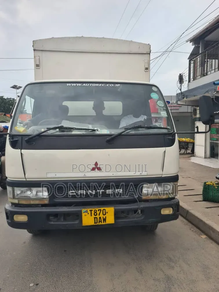 Mitsubishi Canter 2004 White