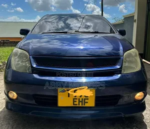 Toyota IST 2004 Blue