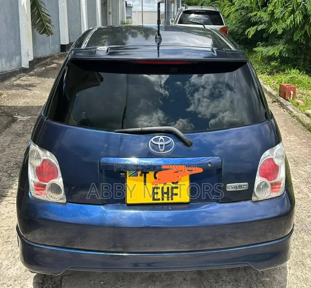 Toyota IST 2004 Blue