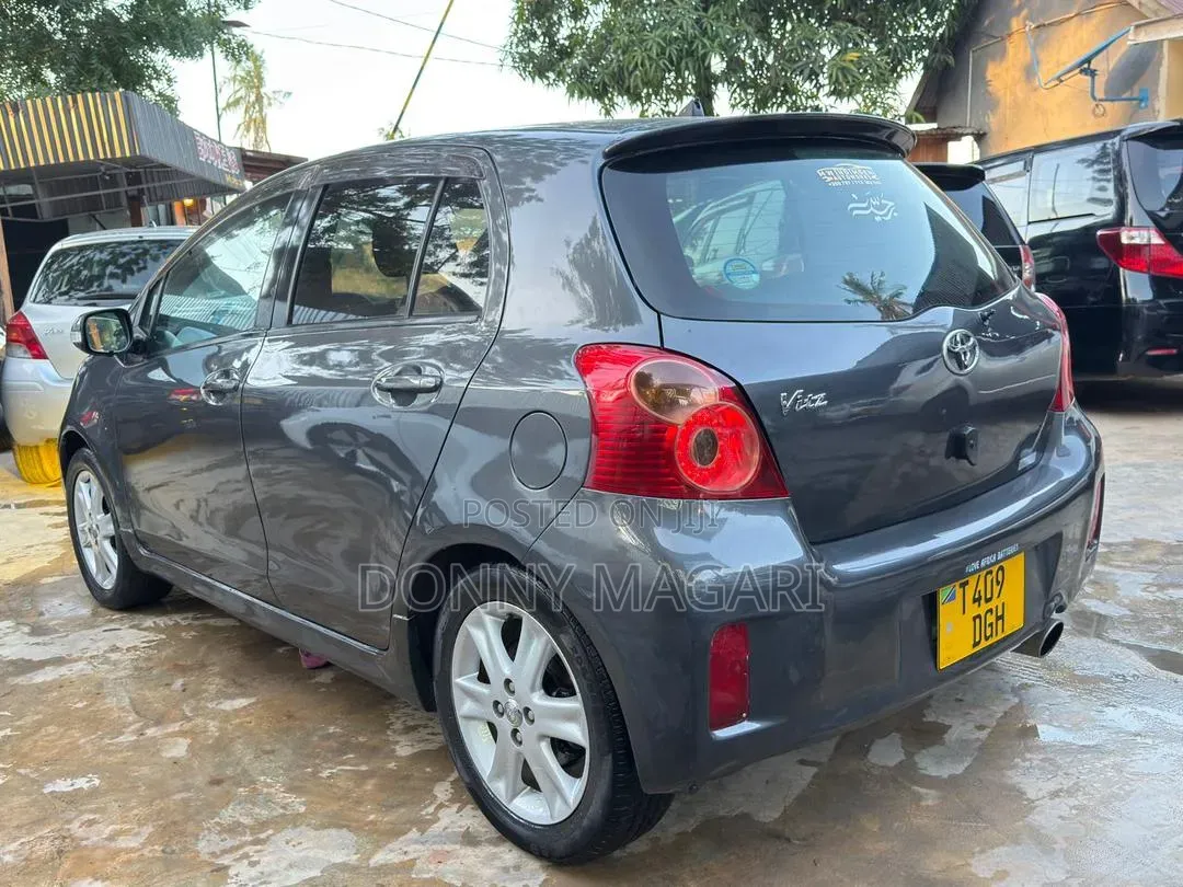 Toyota Vitz 2009 Gray