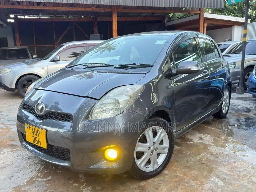 Toyota Vitz 2009 Gray