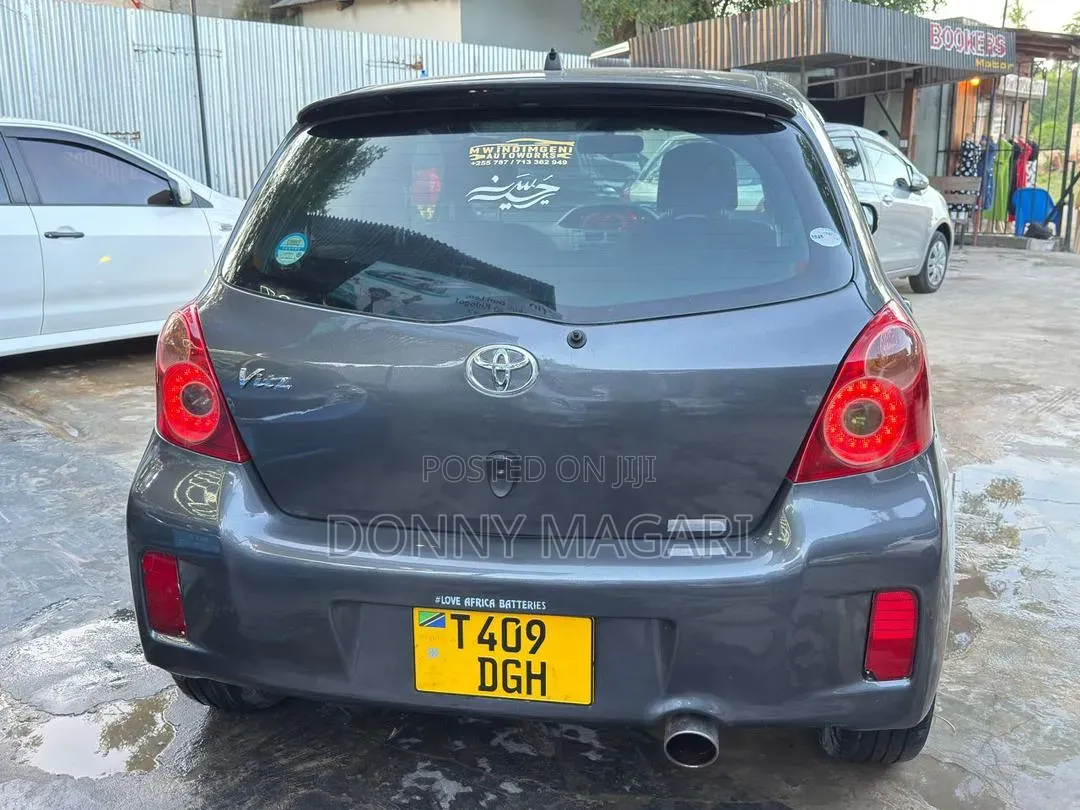 Toyota Vitz 2009 Gray