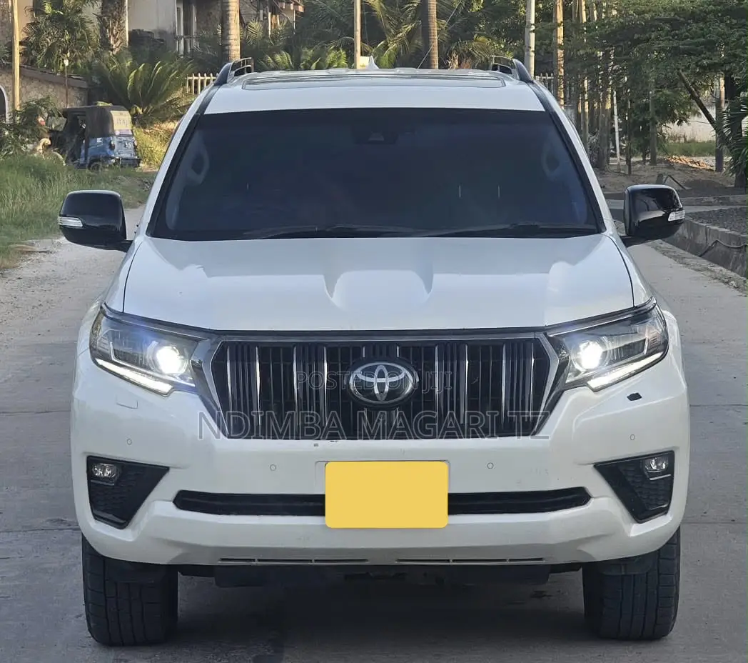 Toyota Land Cruiser Prado 2.8 2023 White