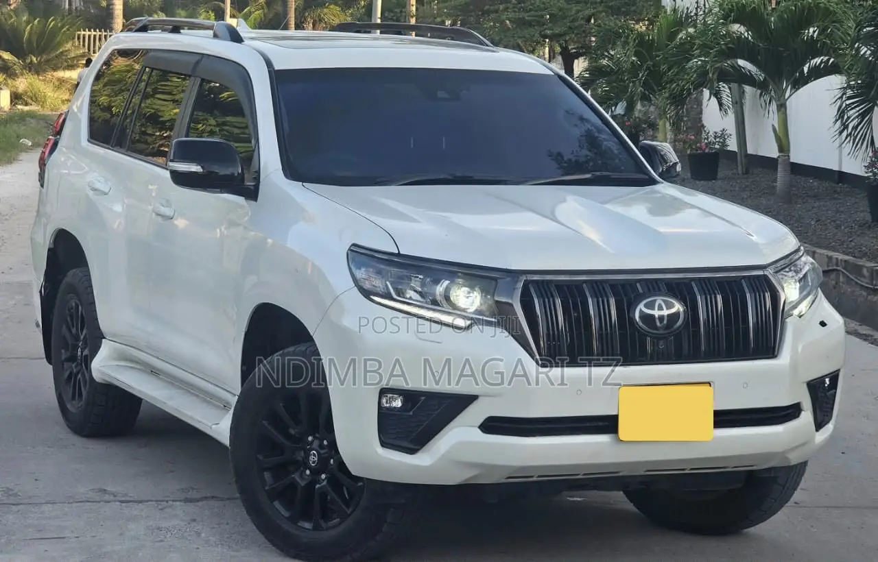 Toyota Land Cruiser Prado 2.8 2023 White