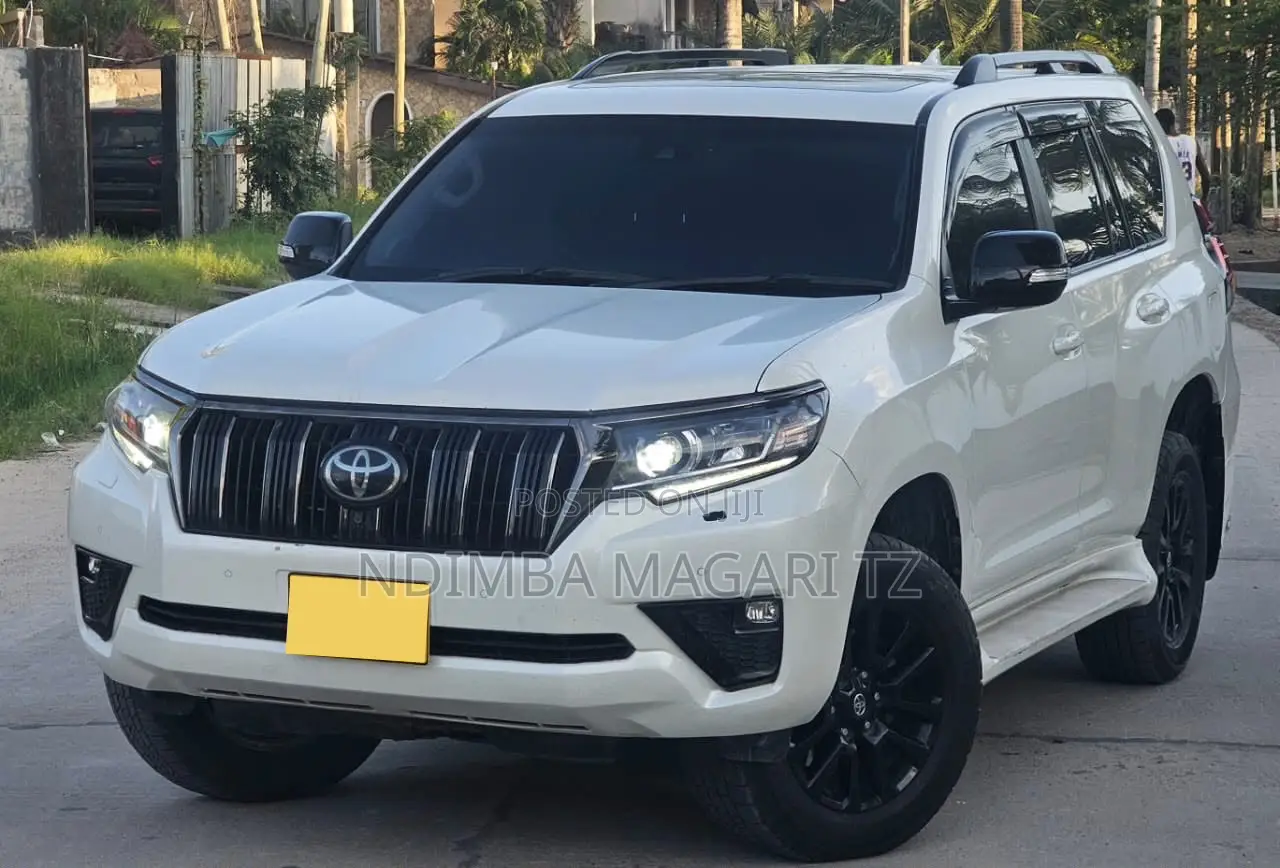 Toyota Land Cruiser Prado 2.8 2023 White