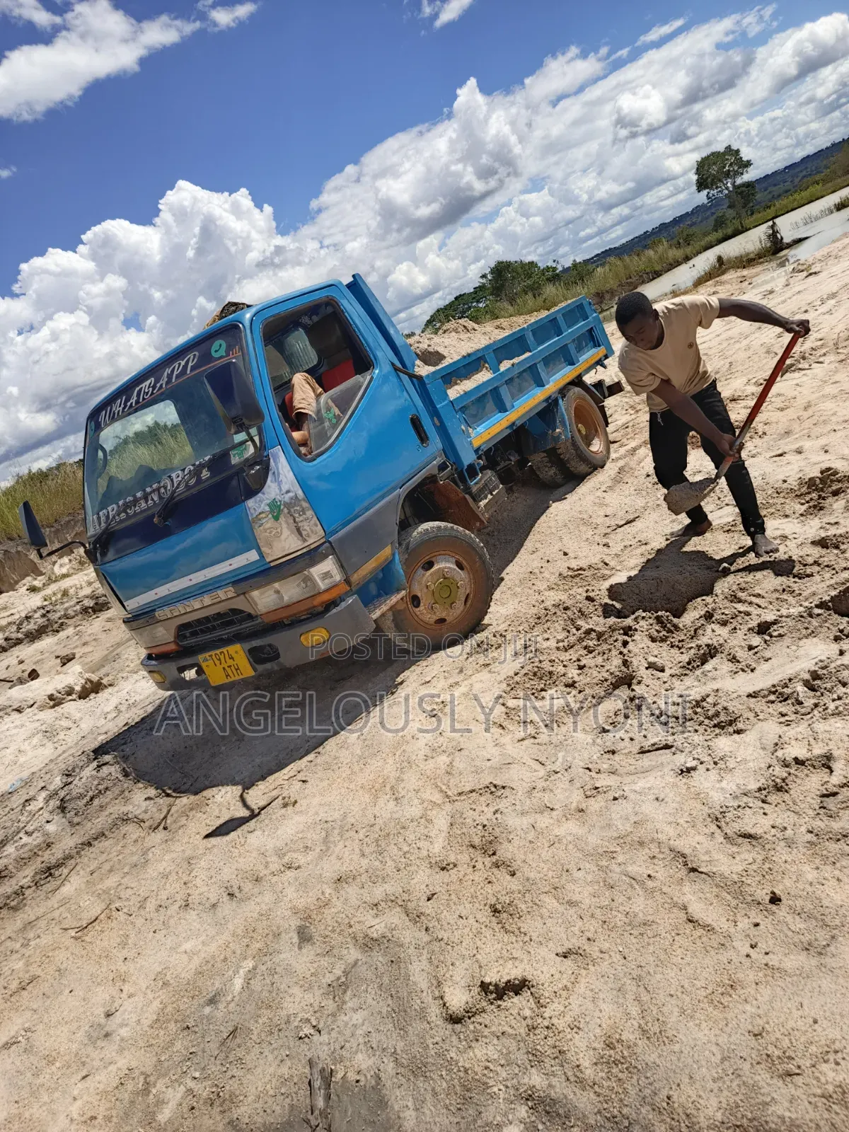 Nauza Gari Mitsubishi Canter