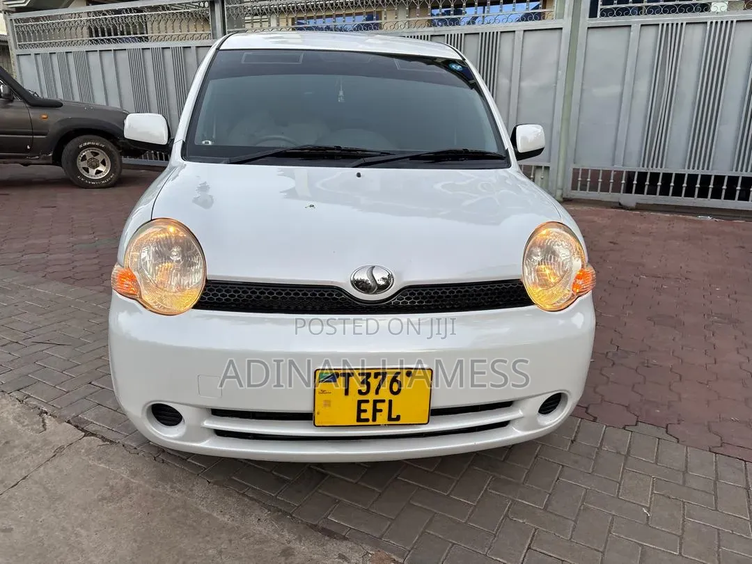Toyota Sienta 2005 White