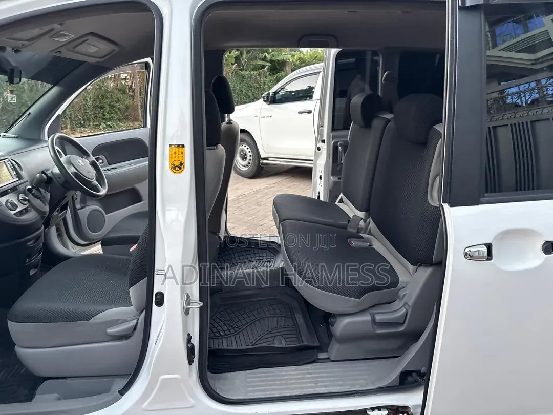 Toyota Sienta 2005 White