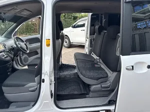 Toyota Sienta 2005 White