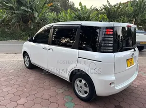Toyota Sienta 2005 White