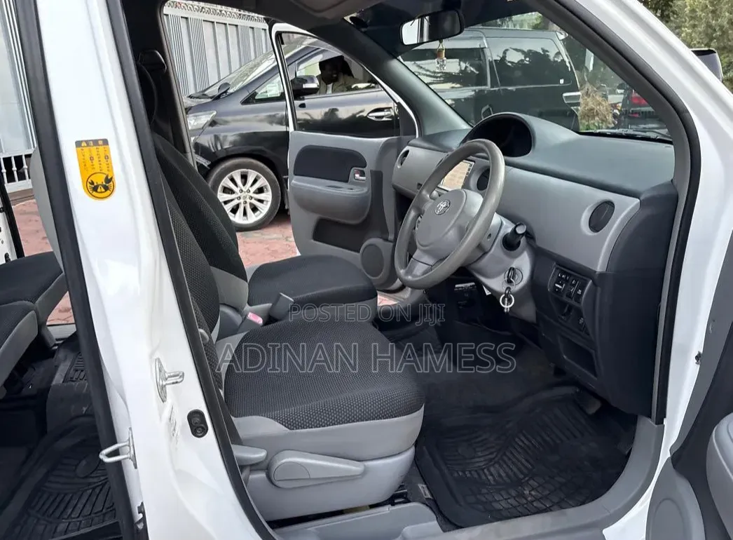 Toyota Sienta 2005 White