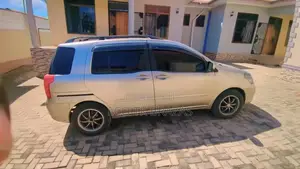 Toyota Raum 2005 Silver