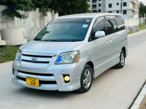 Toyota Noah 2.0 143hp AWD (8 Seater) 2008 Silver