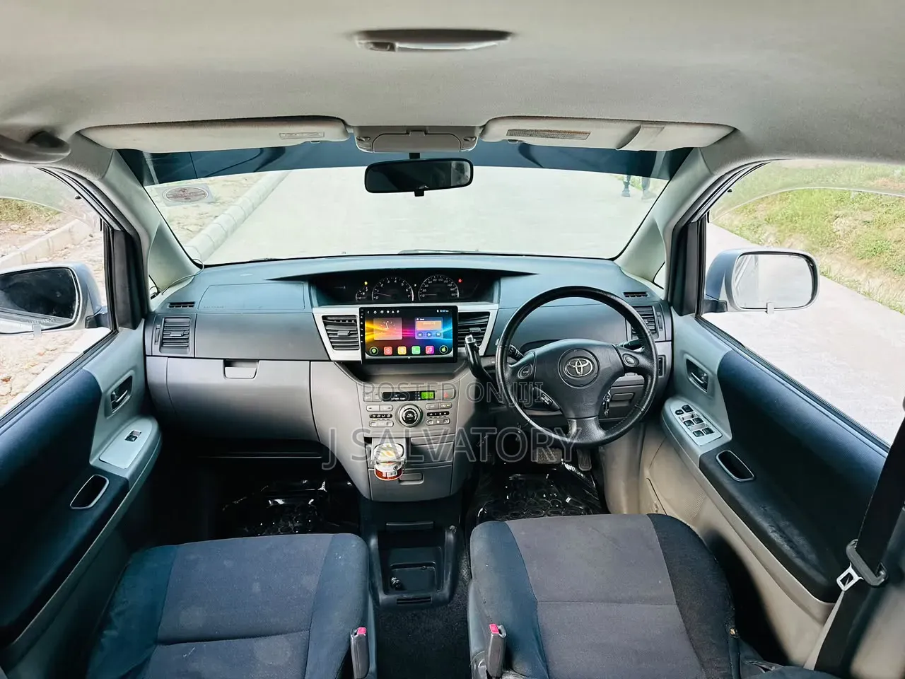 Toyota Noah 2.0 143hp AWD (8 Seater) 2008 Silver