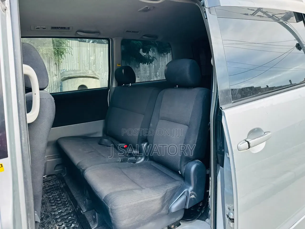 Toyota Noah 2.0 143hp AWD (8 Seater) 2008 Silver
