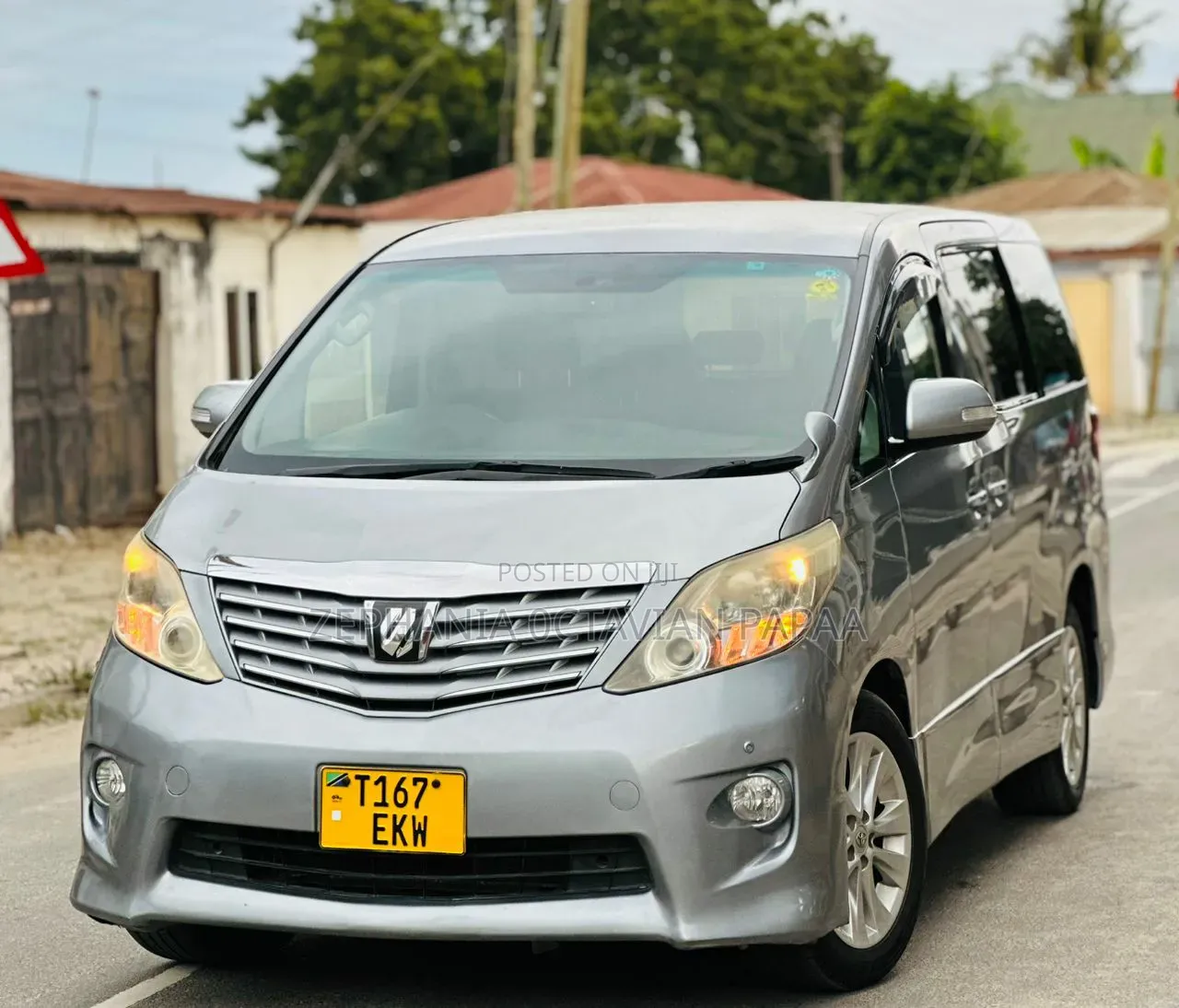 Toyota Alphard 2010 Silver