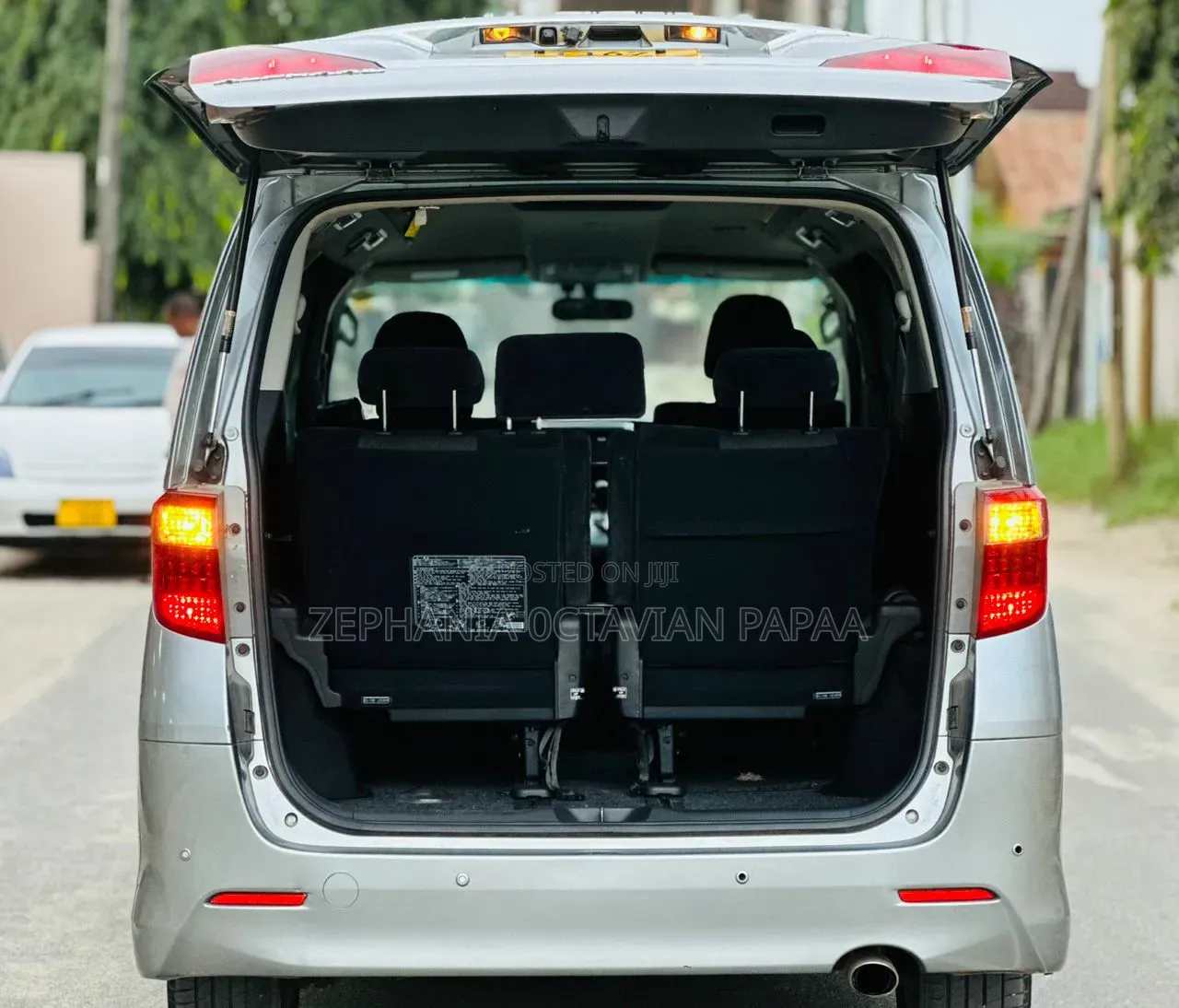 Toyota Alphard 2010 Silver