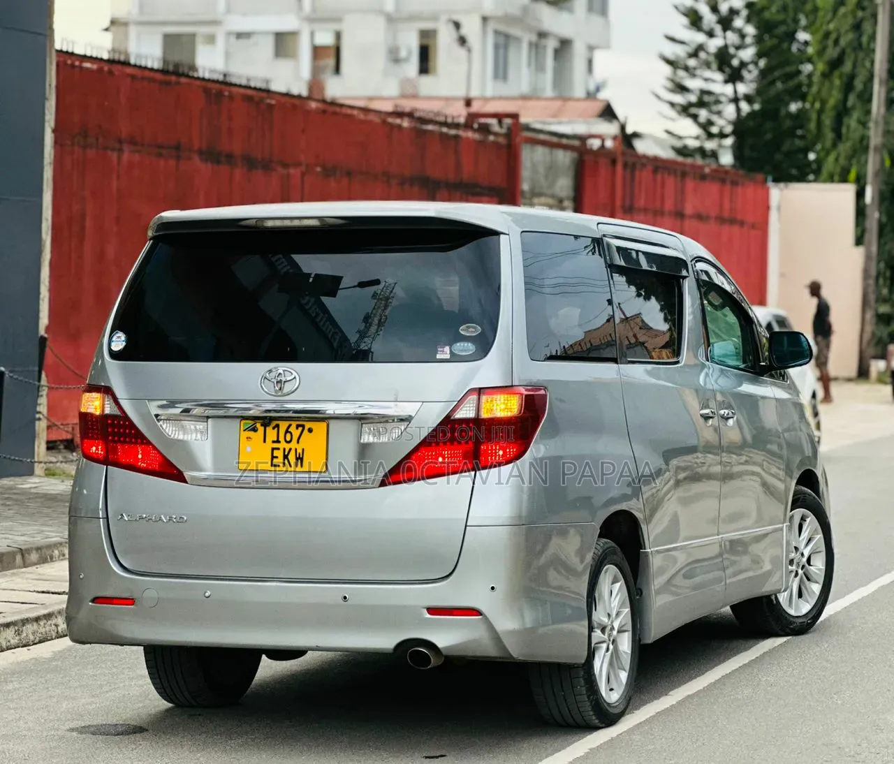 Toyota Alphard 2010 Silver