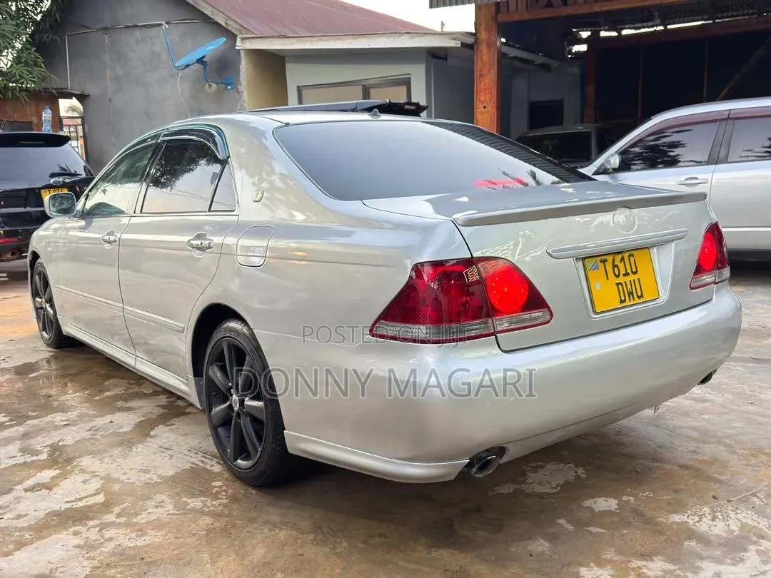 Toyota Crown 2006 Silver