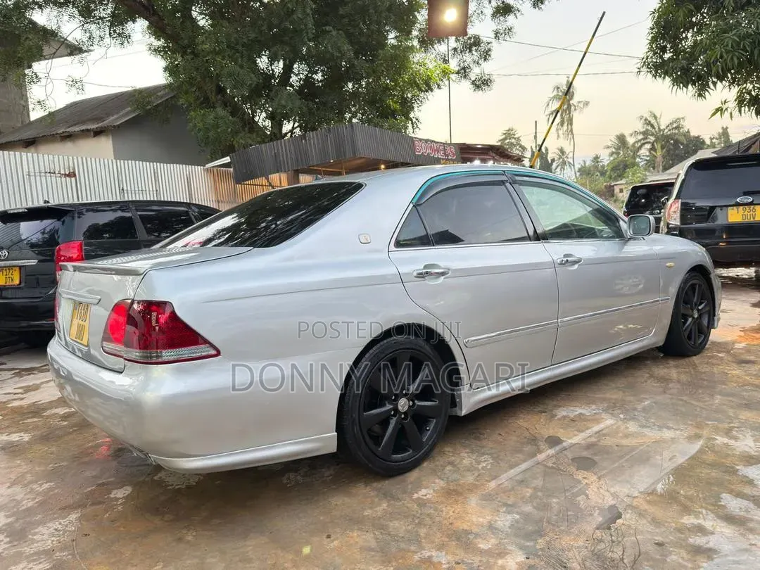 Toyota Crown 2006 Silver
