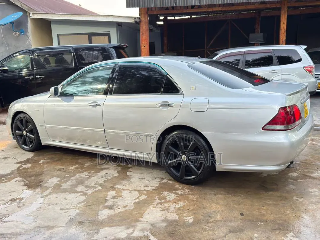 Toyota Crown 2006 Silver