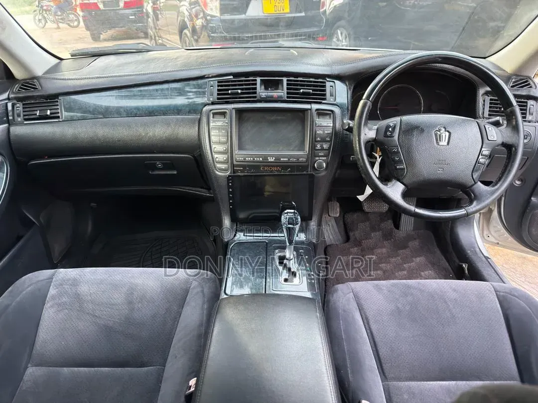 Toyota Crown 2006 Silver