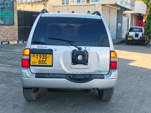Suzuki Escudo 2005 Silver
